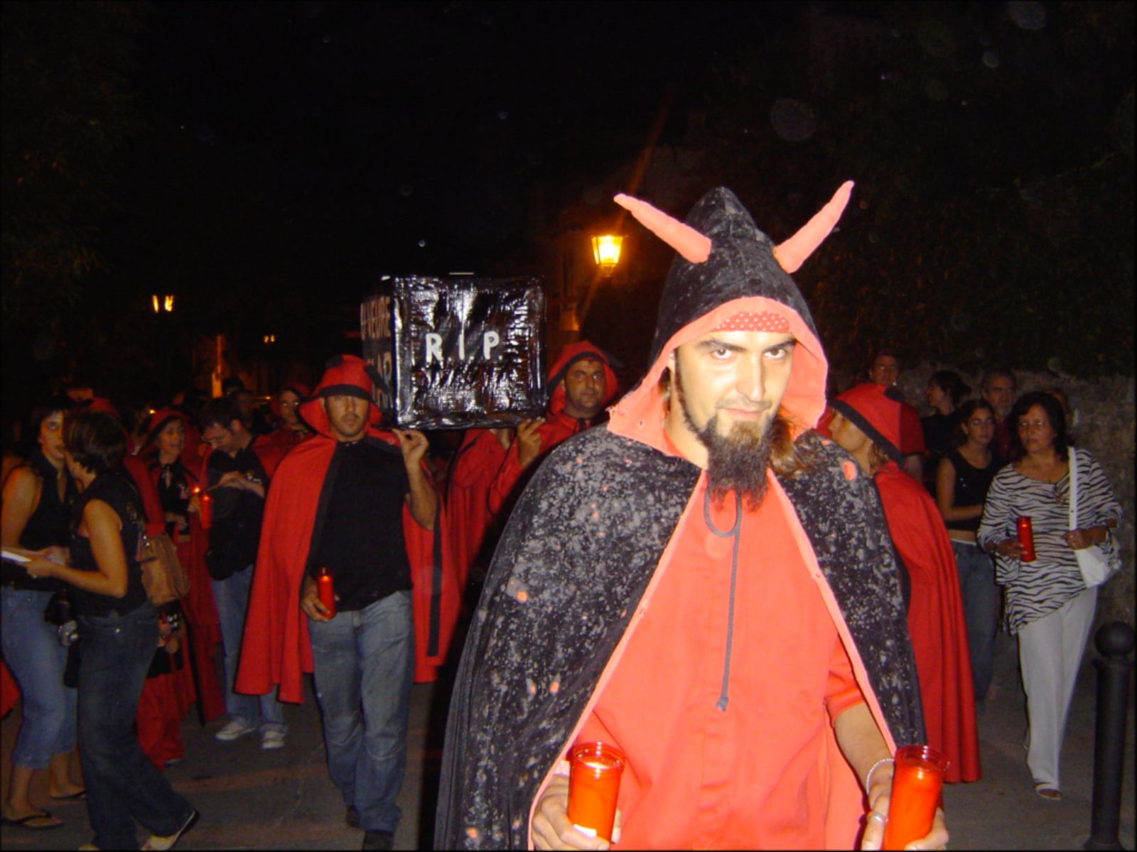 L'enterrament del foc, protesta contra la prohibició